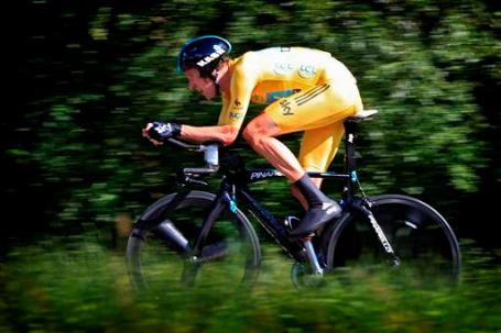 Wiggins wins the Stage 9 time trial