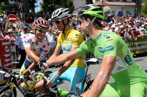 The jersey wearers, sans white, start another day in the Pyrenees.